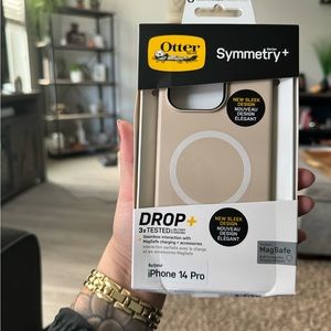 iPhone 14 pro otter box symmetry MagSafe case